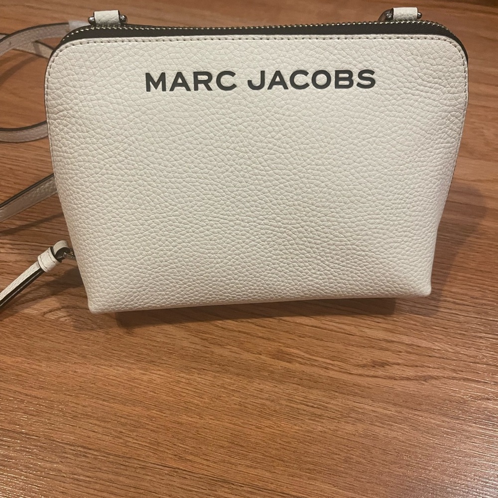 Marc Jacobs Cream Textured Shoulder Bag